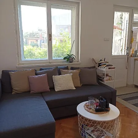 70 M From The Apartment *