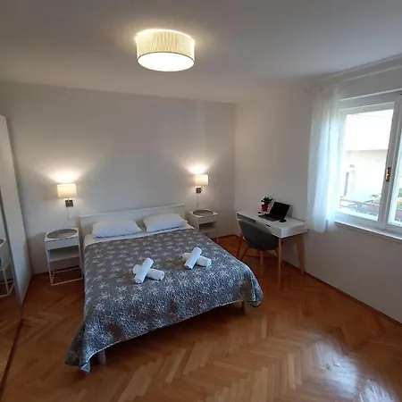 Apartment 70 M From The Podgora