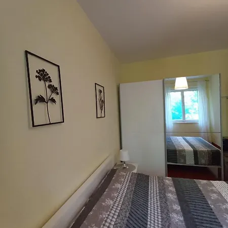 70 M From The Apartment *