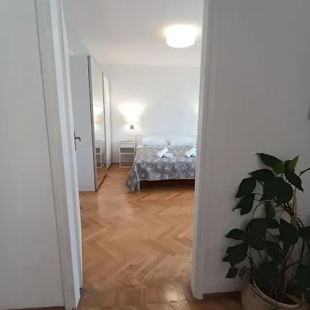 70 M From The Apartment Podgora