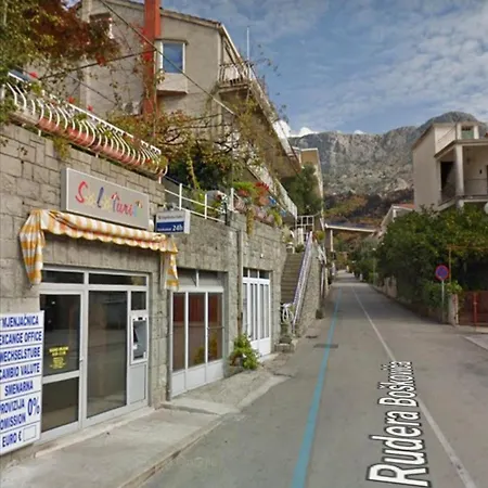 70 M From The * Podgora