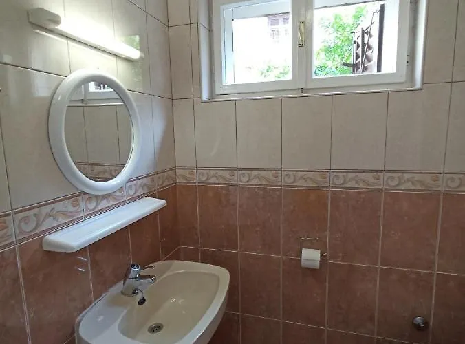 Large In - Makarska Rivijera Just 80m Distance