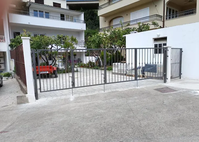 Large In - Makarska Rivijera Just 80m Distance *